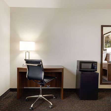 Travelodge By Wyndham Vaughn Dış mekan fotoğraf