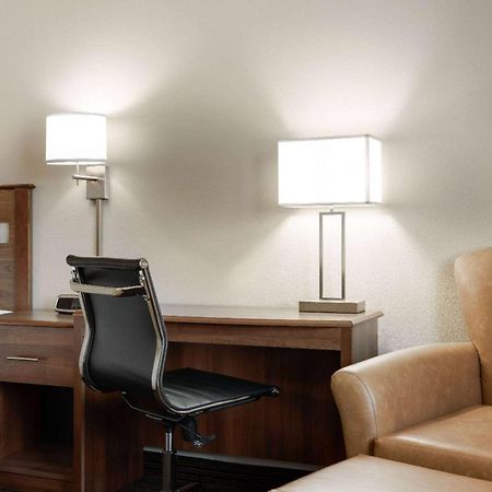 Travelodge By Wyndham Vaughn Dış mekan fotoğraf