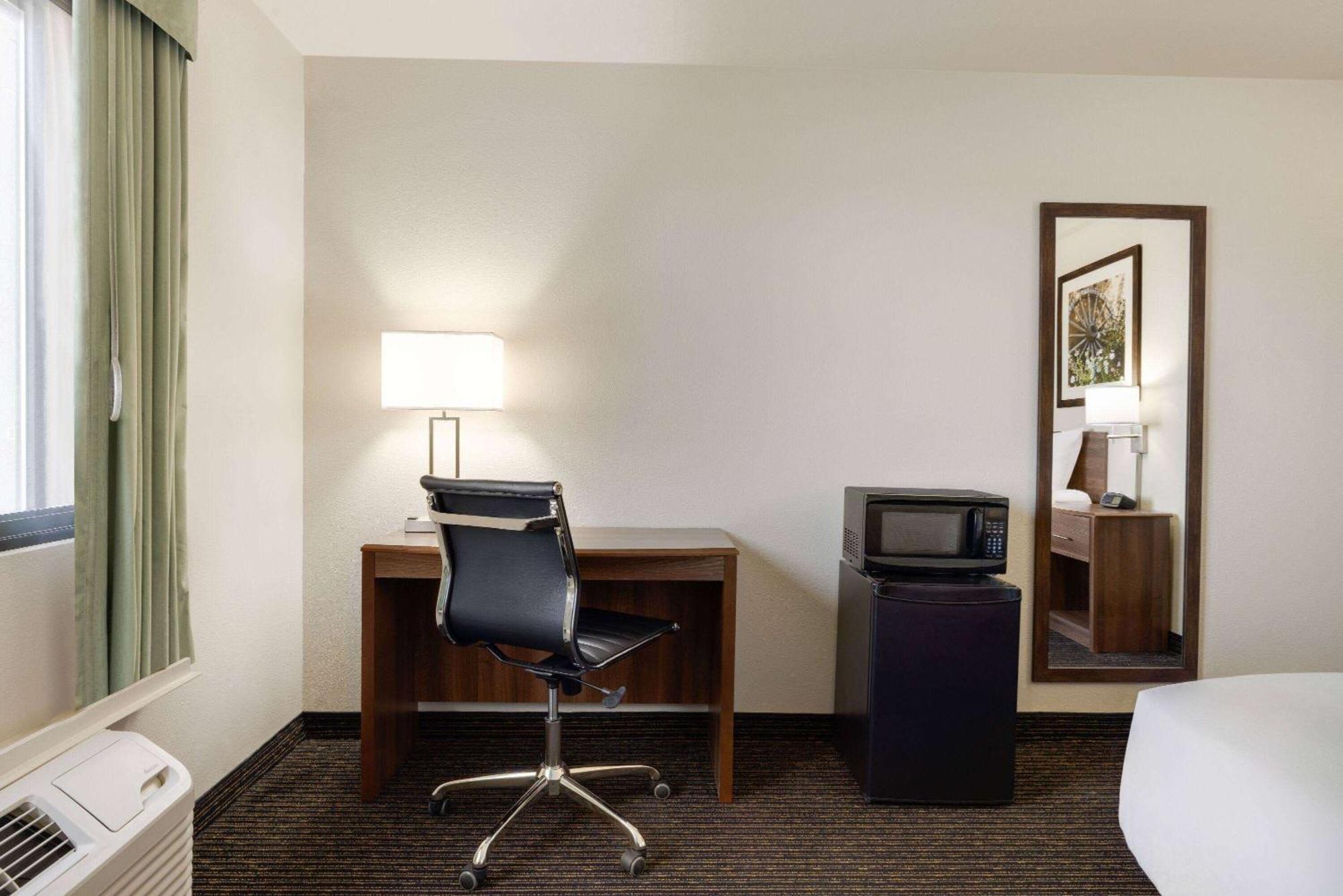 Travelodge By Wyndham Vaughn Dış mekan fotoğraf