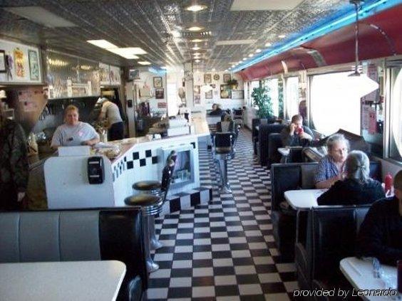 Travelodge By Wyndham Vaughn Restoran fotoğraf